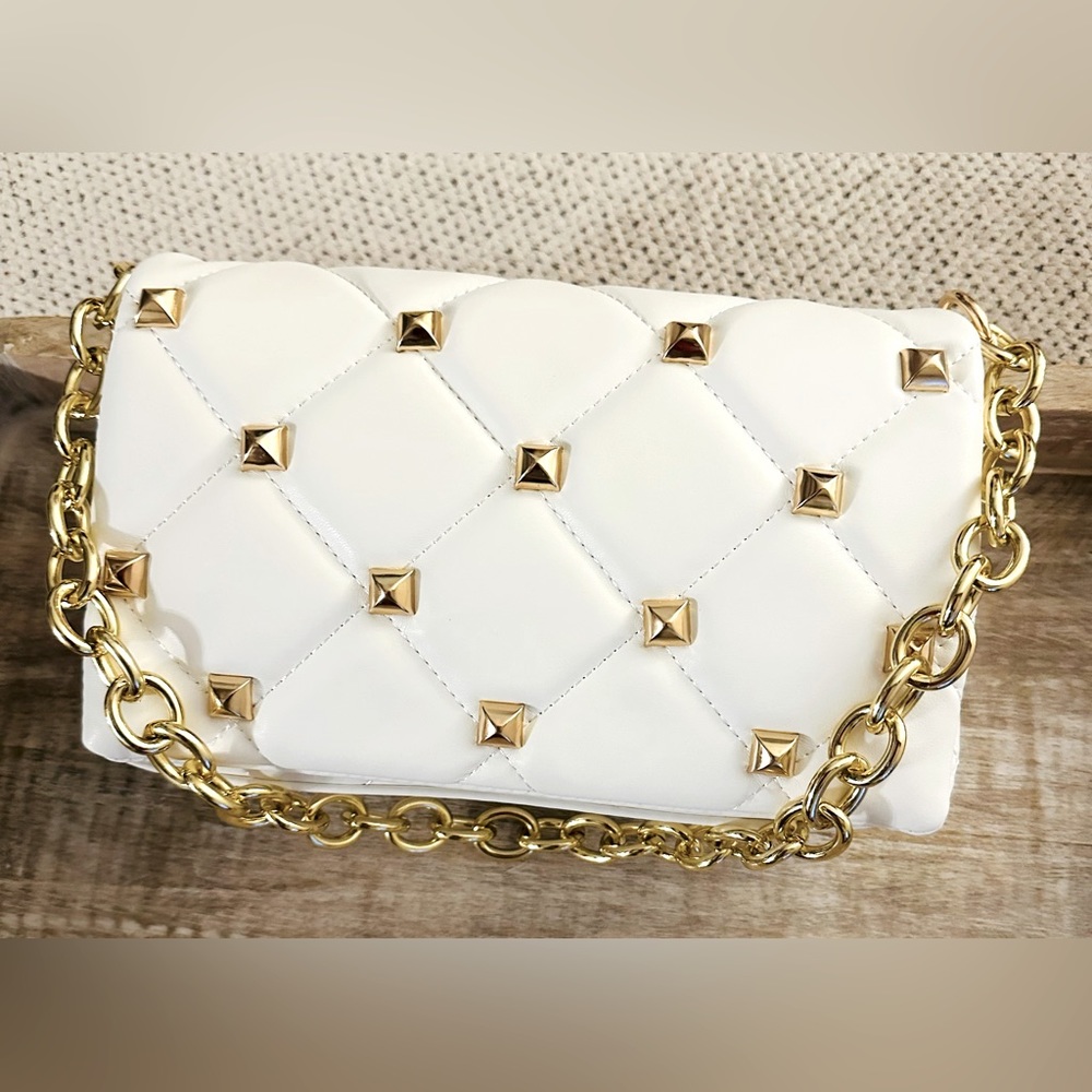 White Savvy Clutch